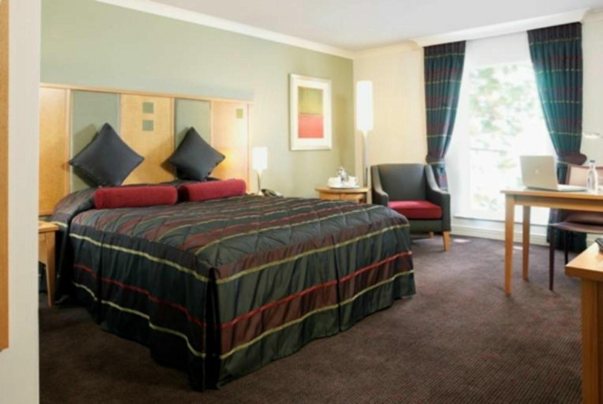 Eastwood Hall 4*